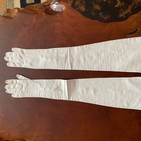 White leather evening gloves and Small Sequins clutch purse - Picture 14 of 15